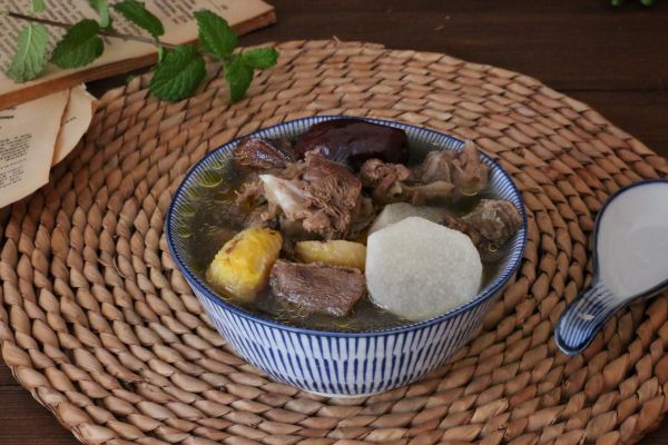 鸽子山药养生汤