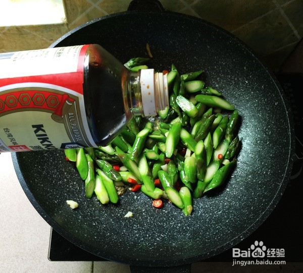 芦笋炒虾球的制作方法