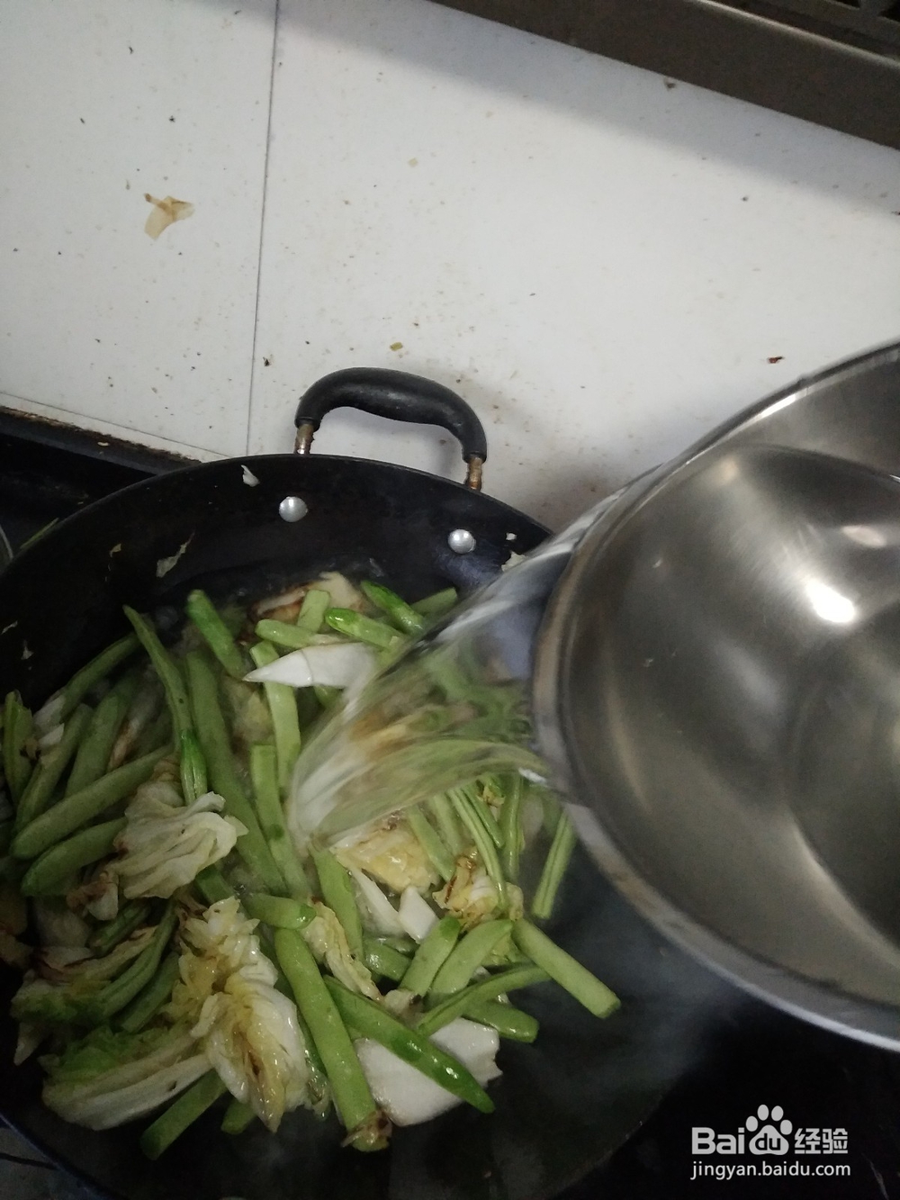 白菜豆角炖脆骨