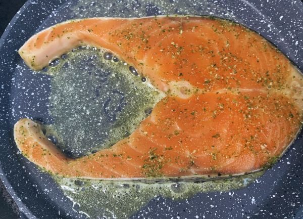 秘制香煎三文鱼佐奶油炖饭