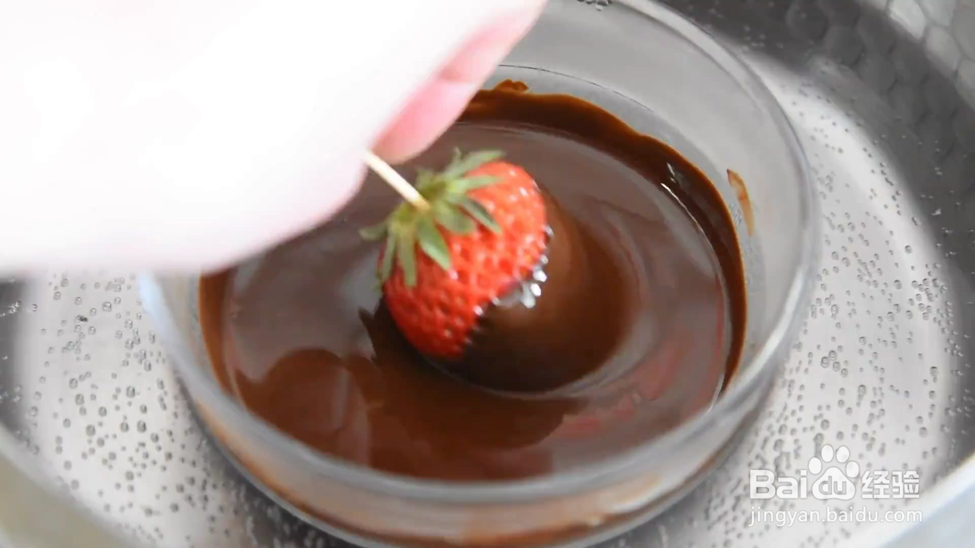 怎么做草莓夹心巧克力