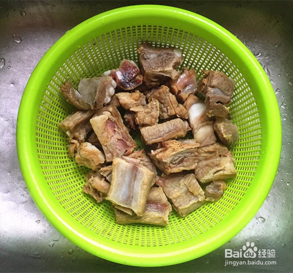 如何做出好吃的酸菜炖腊排骨