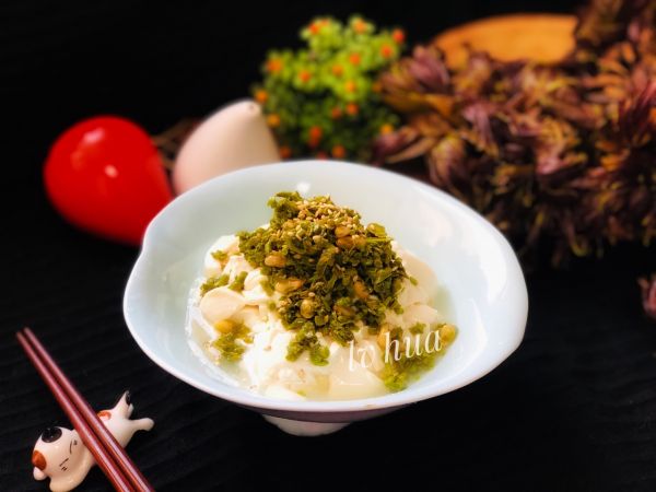 凉拌香椿松子豆腐