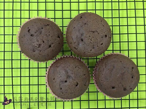 奶冻裱花马芬杯子蛋糕