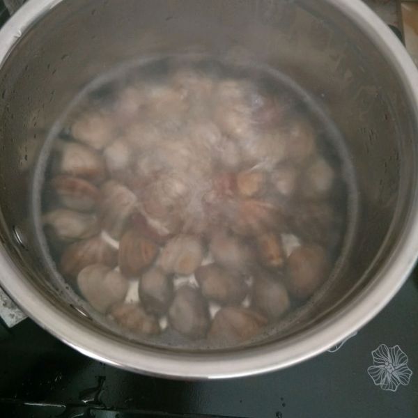 蒜蓉粉丝烤花蛤鱿鱼