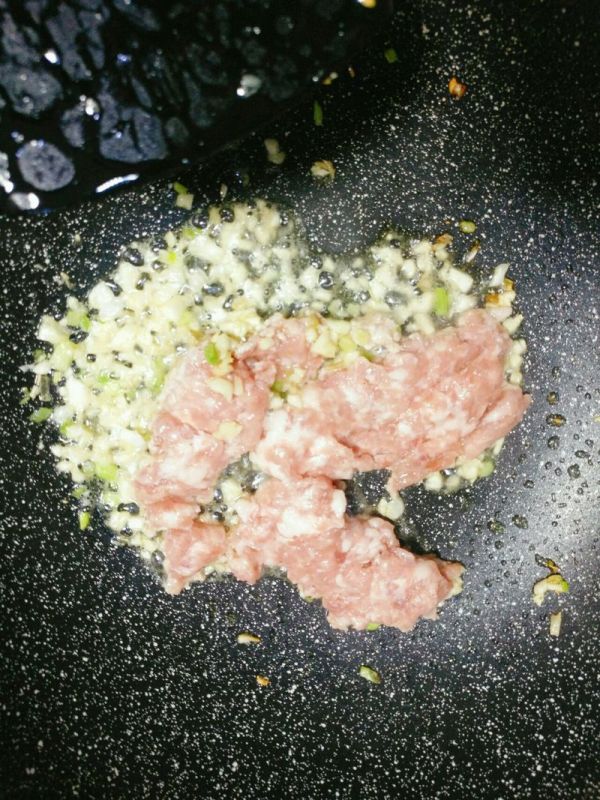 咸蛋黄肉沫烧豆腐