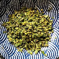 怎么做好吃的酱拌香椿皮蛋豆腐？