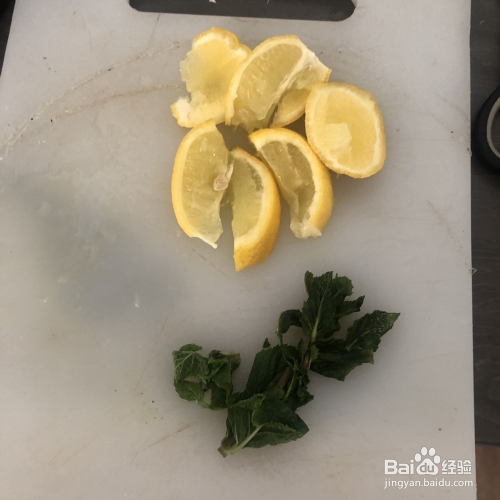 看完就会的玫瑰薄荷苏打水