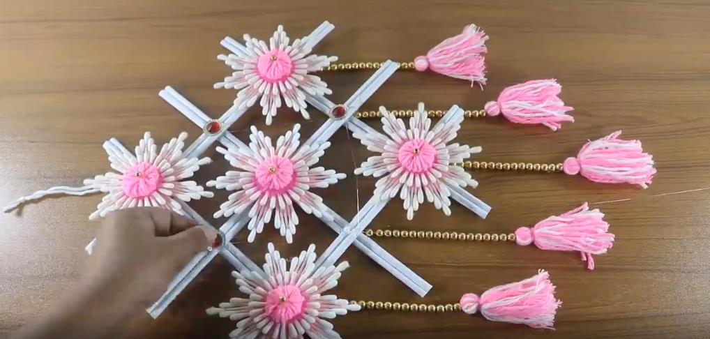如何用棉签棒和毛线、串珠制作的壁挂？