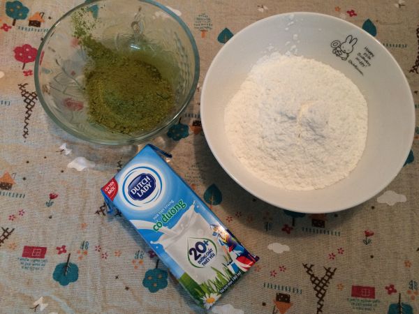 鲜奶抹茶红豆汤圆