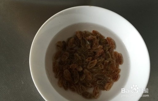如何制作葡萄干餐包