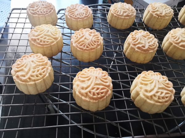 酥皮金沙奶黄月饼