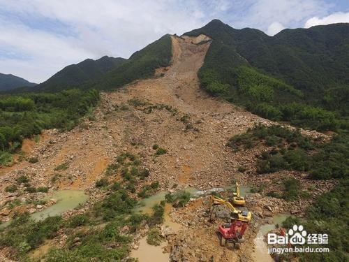 野外遭遇山体滑坡应该怎样逃生?