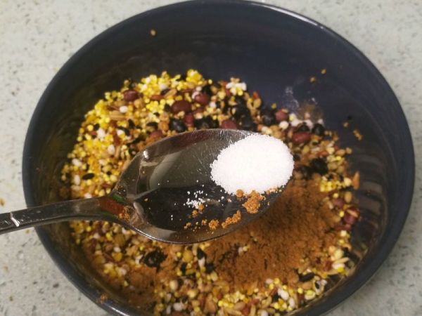 五香腊肉荷叶粽