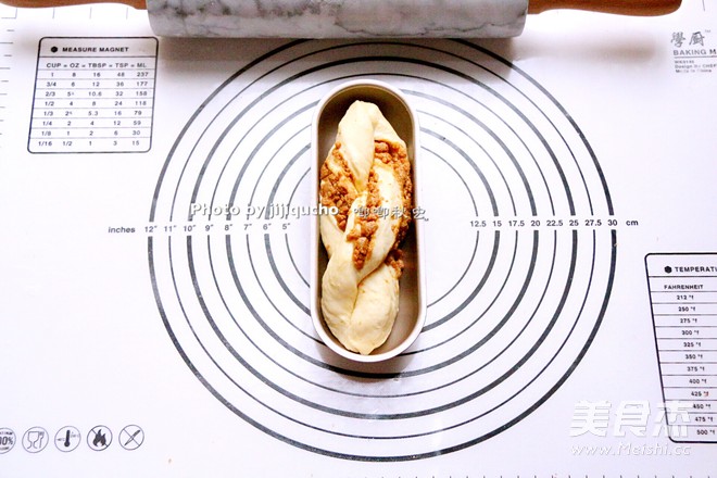 红糖花生酱香辫子面包