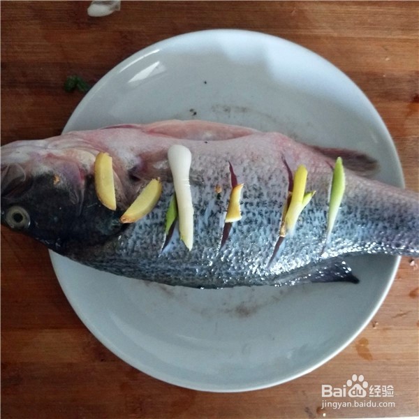 清蒸鲈鱼的做法