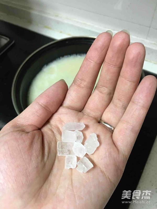 雪梨银耳羹的做法