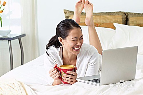 睡前你还会用电脑吗?