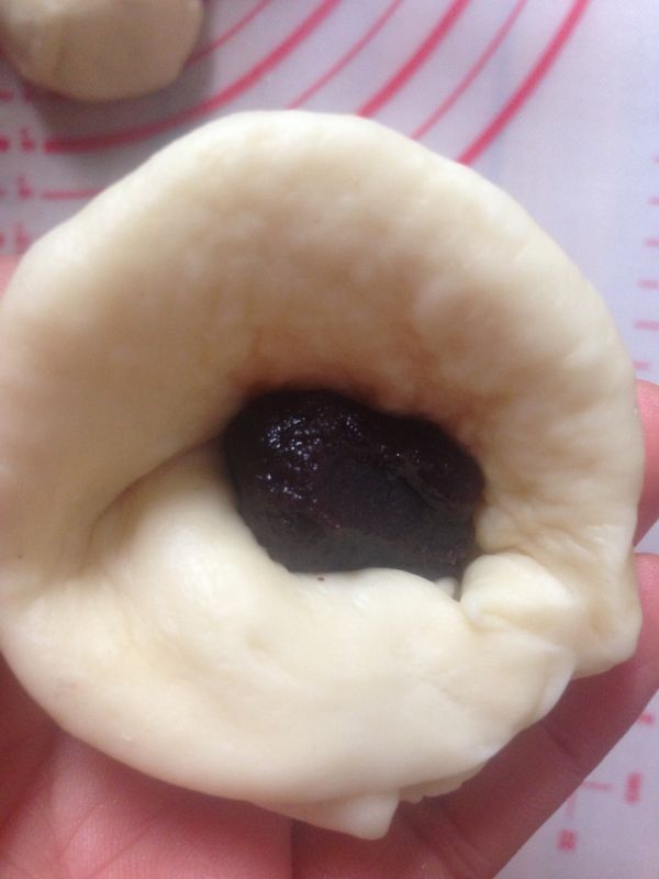 豆沙牛奶小面包