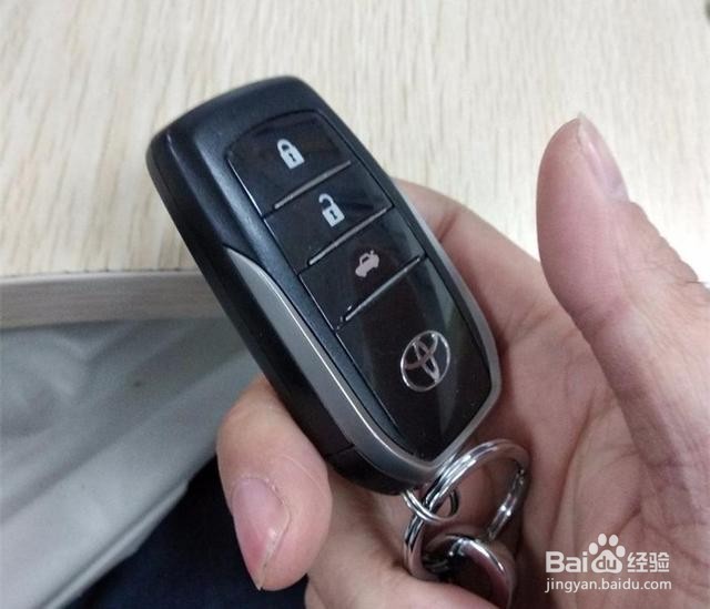丰田钥匙换电池教程