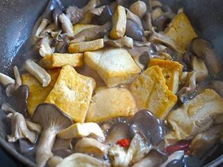 菌菇煲豆腐怎么做?