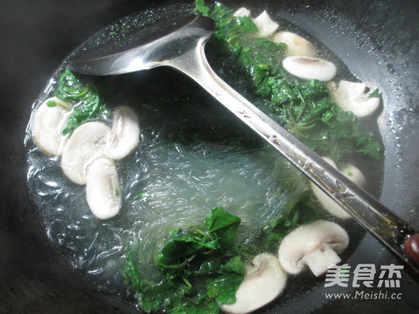 蘑菇荠菜煮粉丝