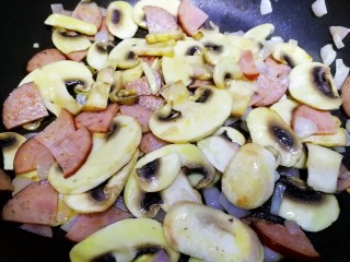 番茄口蘑火腿意面