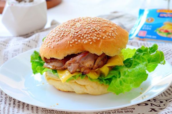 黑椒鸡腿肉芝士菠萝堡