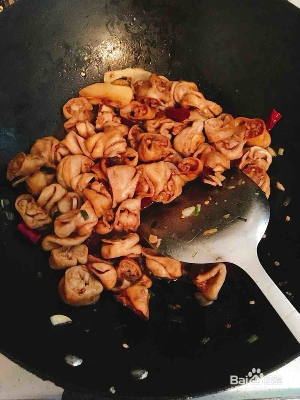 教你做红烧香辣肥肠面