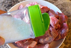 制作椰汁咖喱牛肉饭