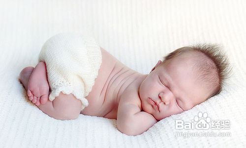 宝宝睡姿各有利弊