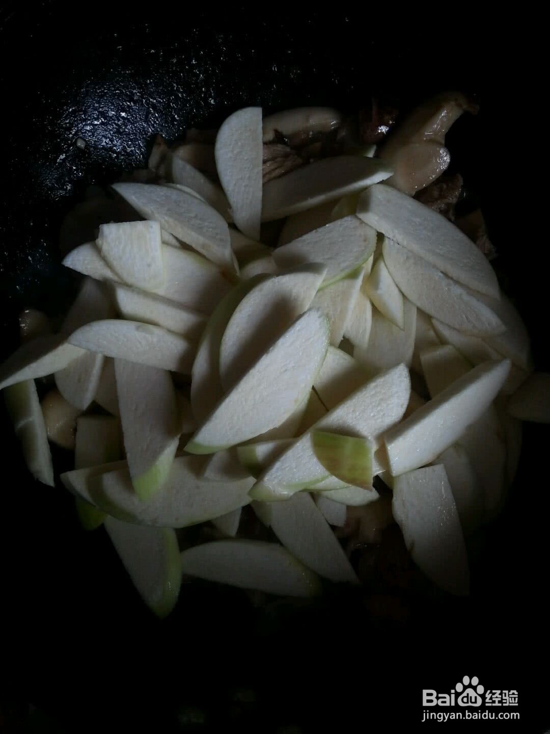 茭白肉片溜香菇的做法