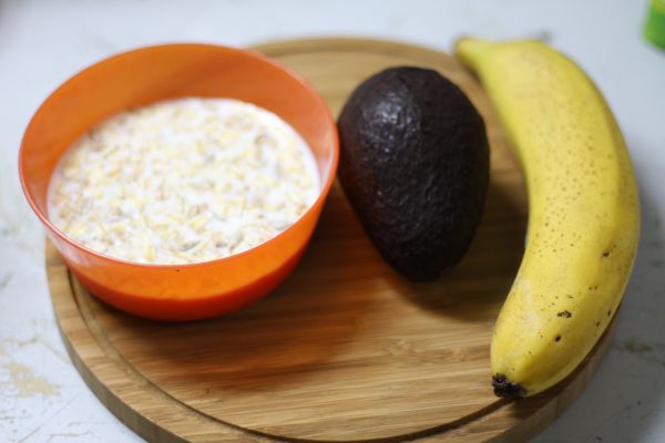 燕麦牛油果奶昔