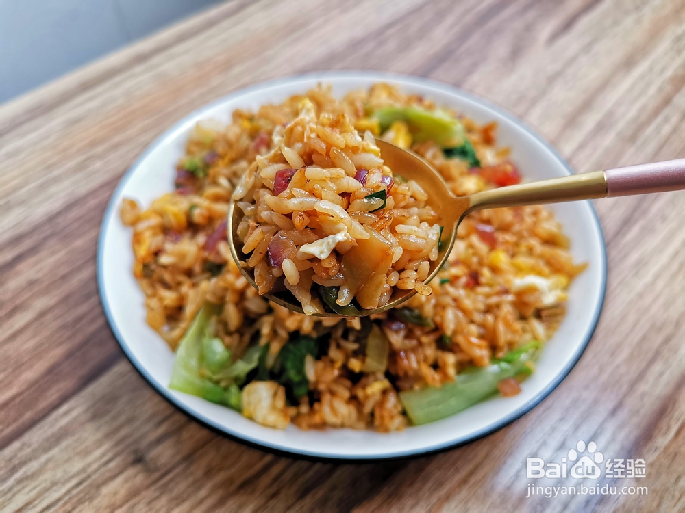 我给姐姐做榨菜蛋炒饭