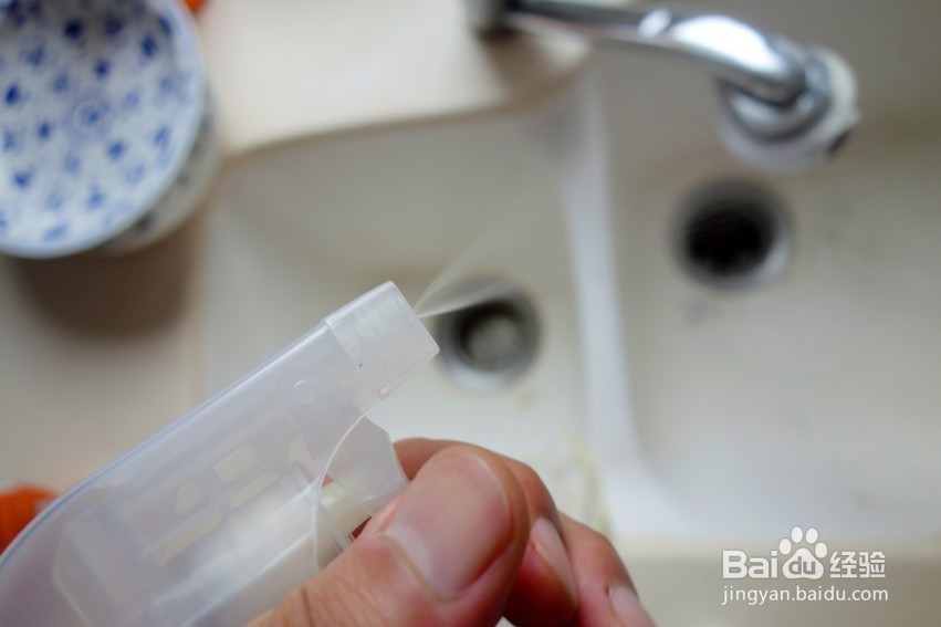 怎样才能清除厕所的黄色水垢