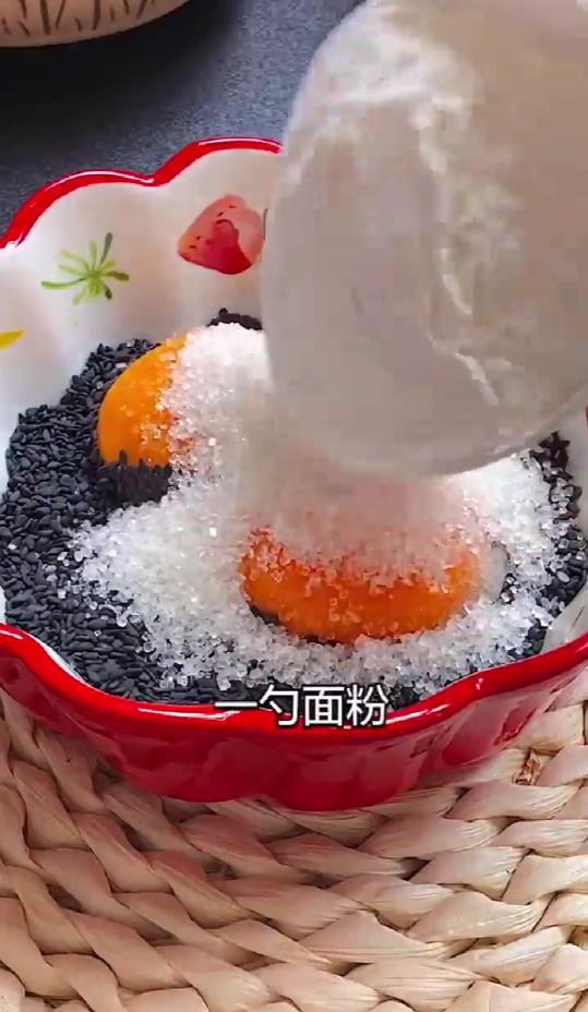 黑芝麻蛋黄薄饼怎么做？