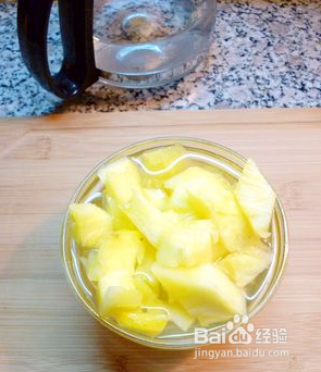 一款秋季养生汤-菠萝银耳羹