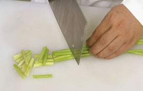 怎样做土豆丝炒芹菜