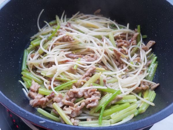 芹菜豆芽炒肉丝