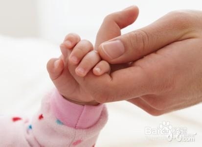 宝宝抓握动作的发展及训练