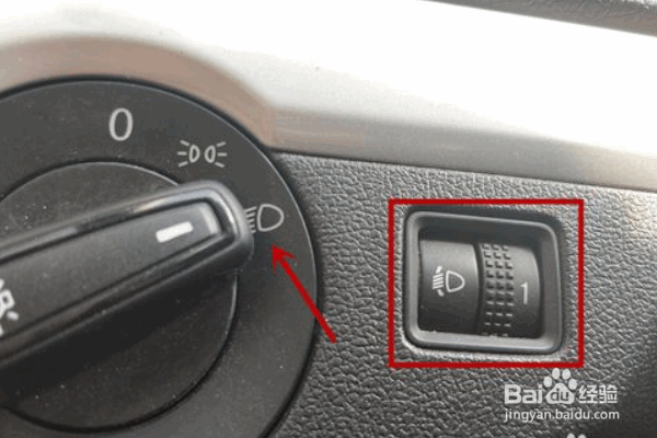 汽车远光灯和近光灯怎么切换？