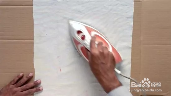 如何去除衣服上的口香糖