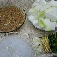 制作冬瓜粉丝丸子汤