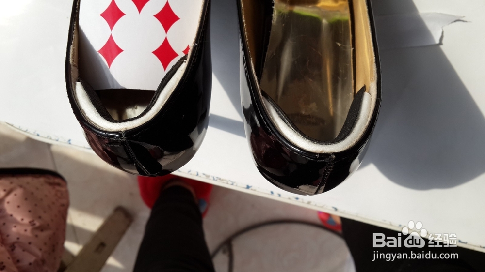 浅口高跟鞋不跟脚的解决办法