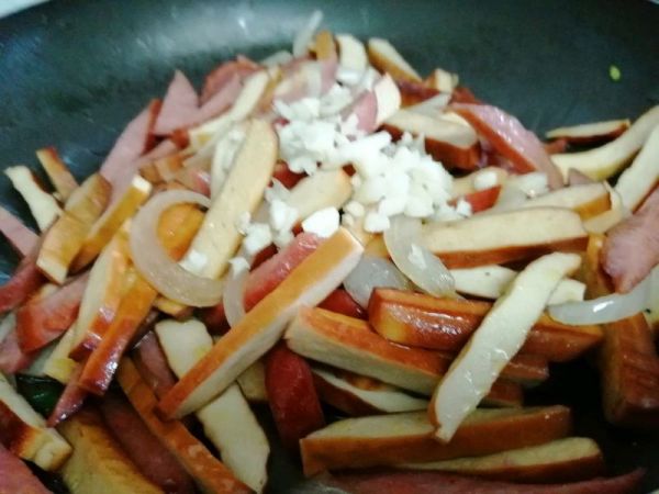 香肠香干炒青椒