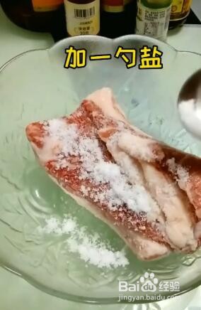 如何快速解冻冷藏肉？