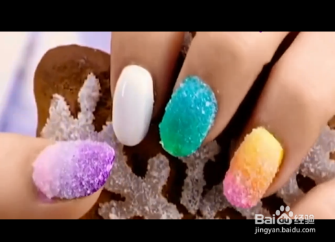 女生美甲的小妙招。