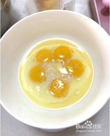 美味的原味蛋糕卷