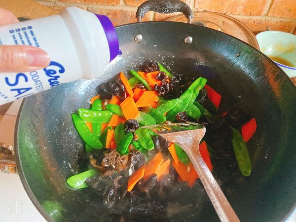 爽口秋耳荷兰豆炒鲜虾仁