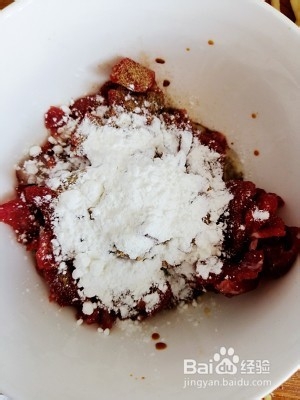 草菇炒牛肉怎么做